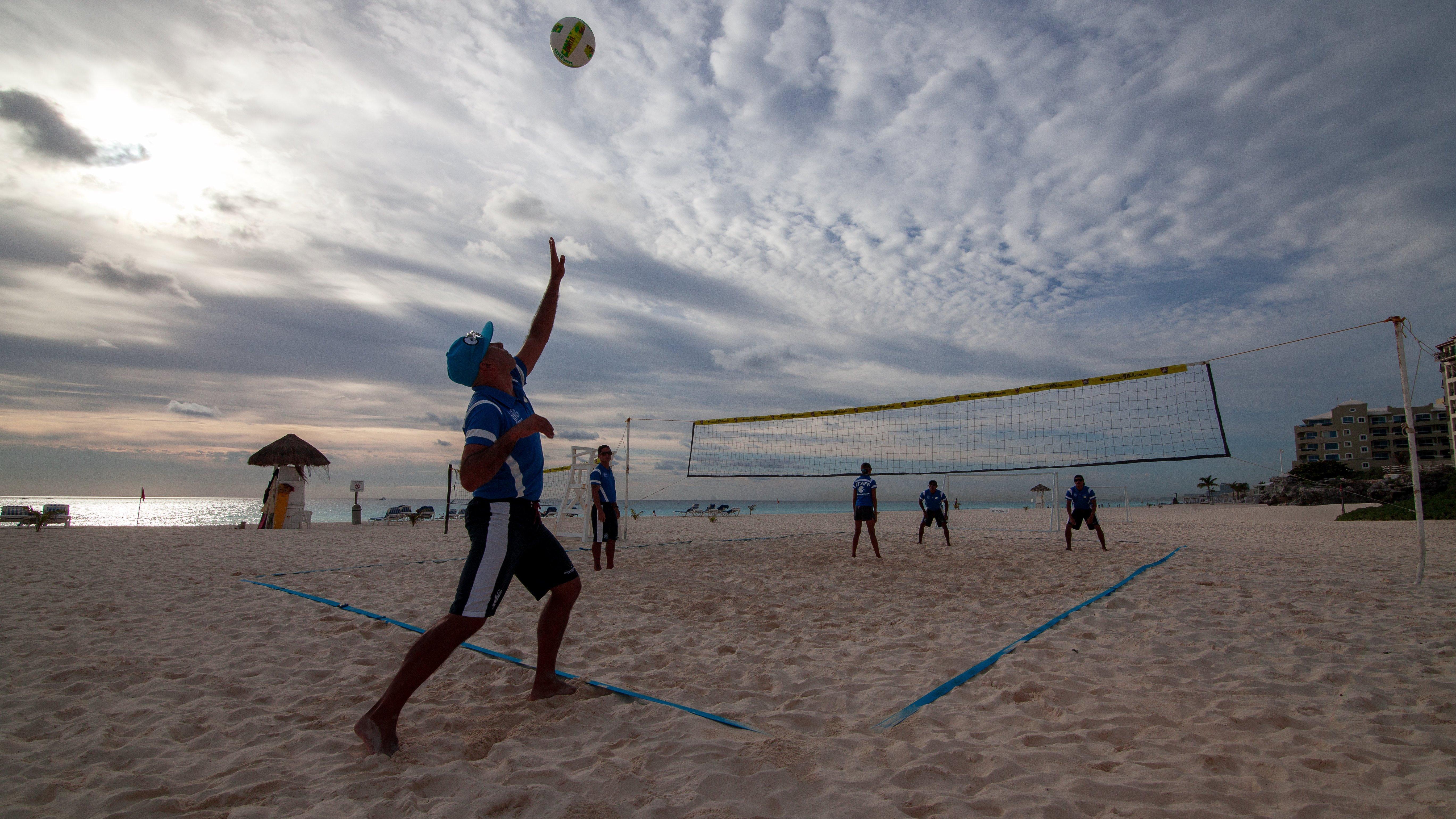 Grand Park Royal Cancun (Adults Only) Exterior foto Beach volleyball