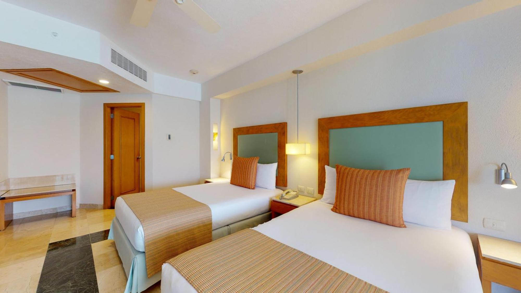 Grand Park Royal Cancun (Adults Only) Exterior foto A room at the hotel