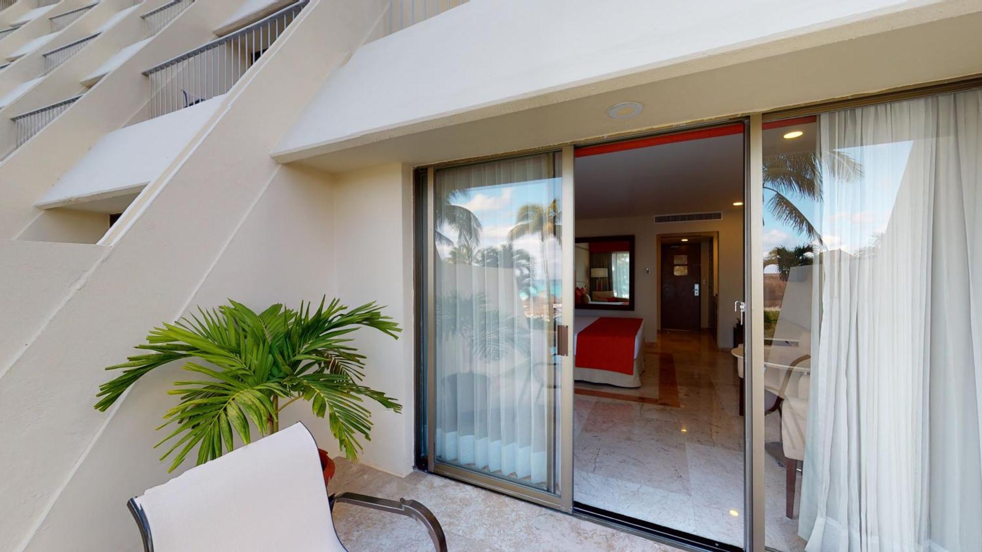 Grand Park Royal Cancun (Adults Only) Exterior foto A sliding door