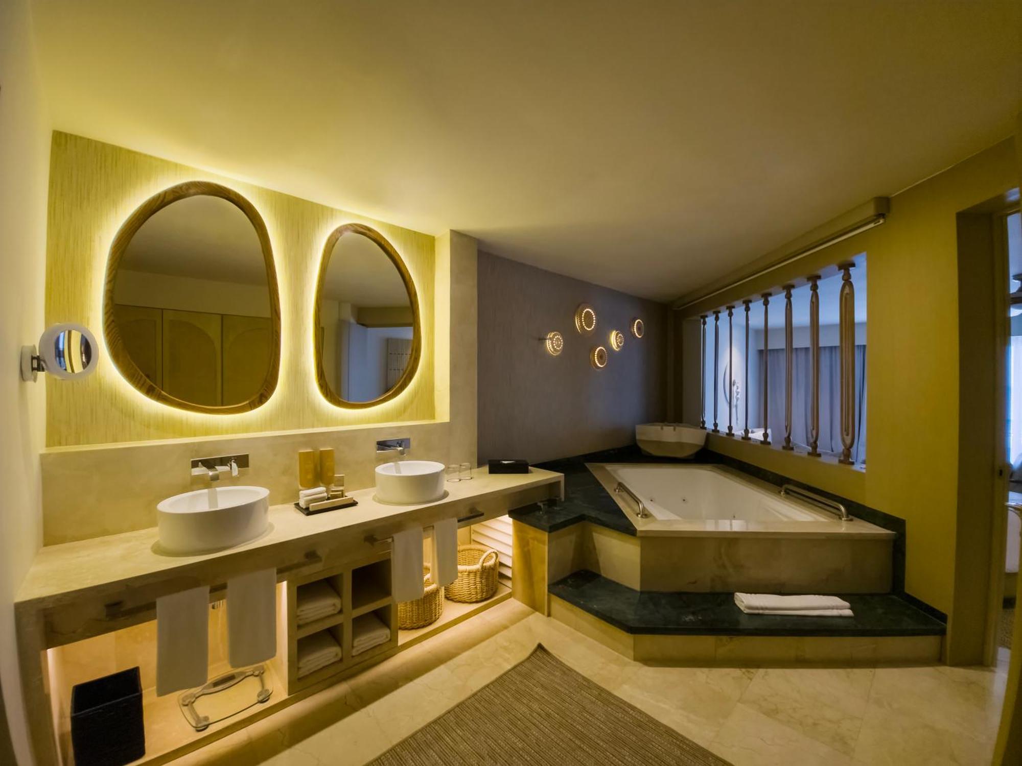 Grand Park Royal Cancun (Adults Only) Exterior foto Bathroom