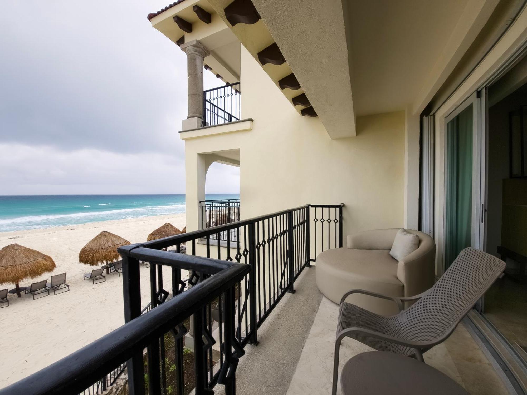 Grand Park Royal Cancun (Adults Only) Exterior foto Balcony at the Grand at Moon Palace