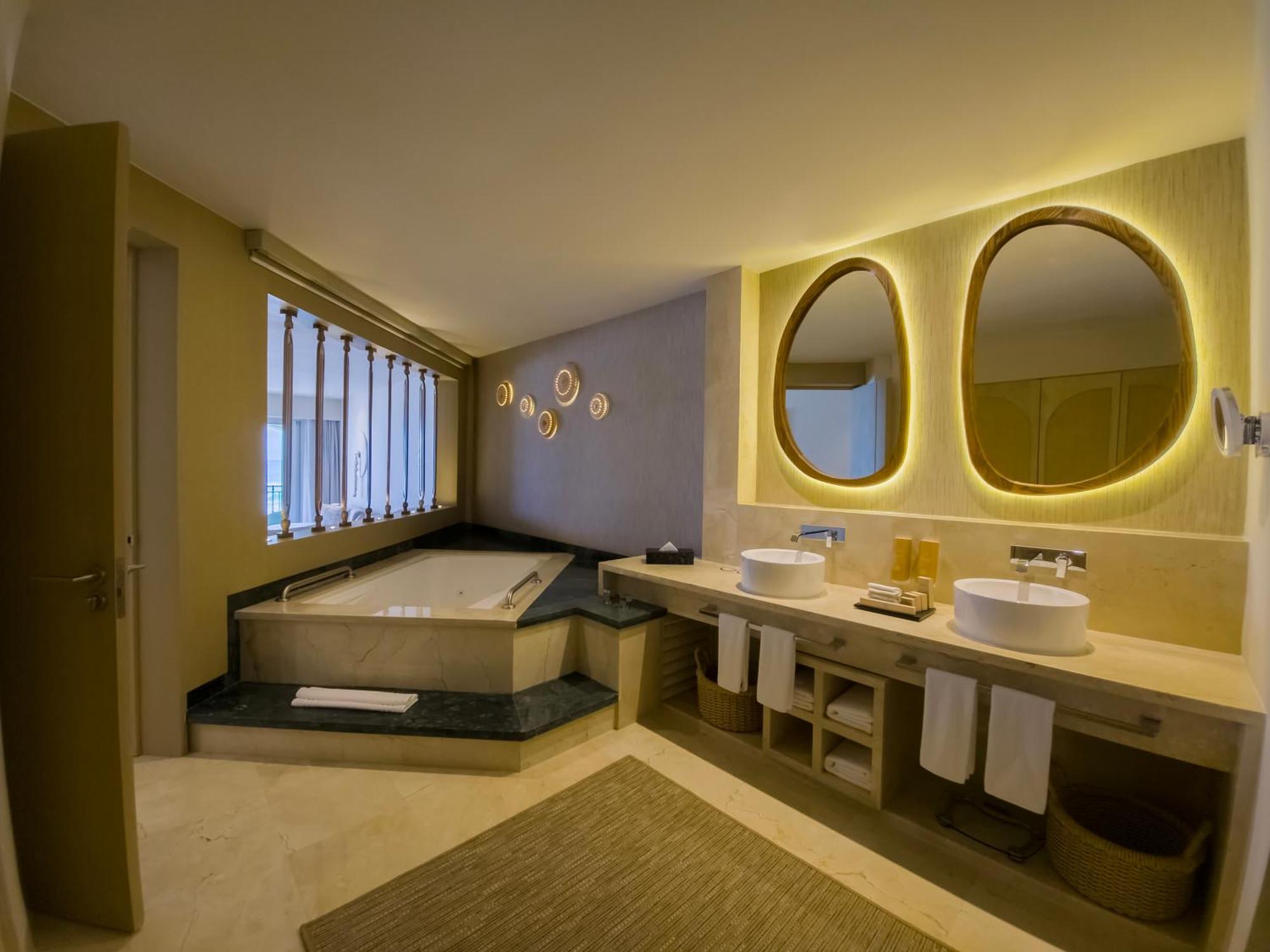Grand Park Royal Cancun (Adults Only) Exterior foto Bathroom
